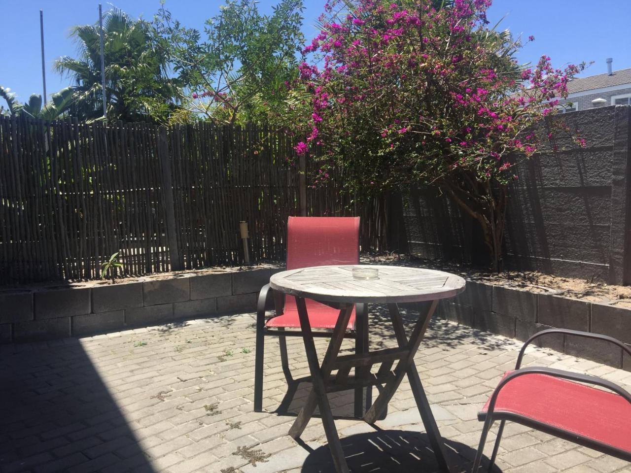 Capetown 4U Guesthouse Bloubergstrand Exteriör bild